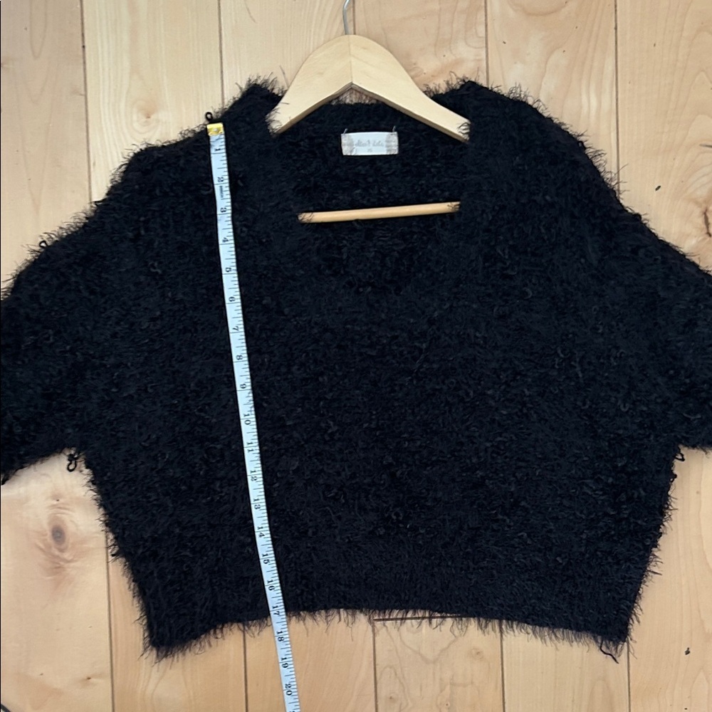 Altar'd State Black Fuzzy Eyelash V-Neck Cropped Sweater Size XS